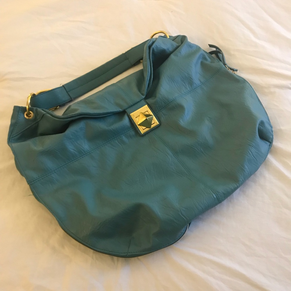Turquoise had bag